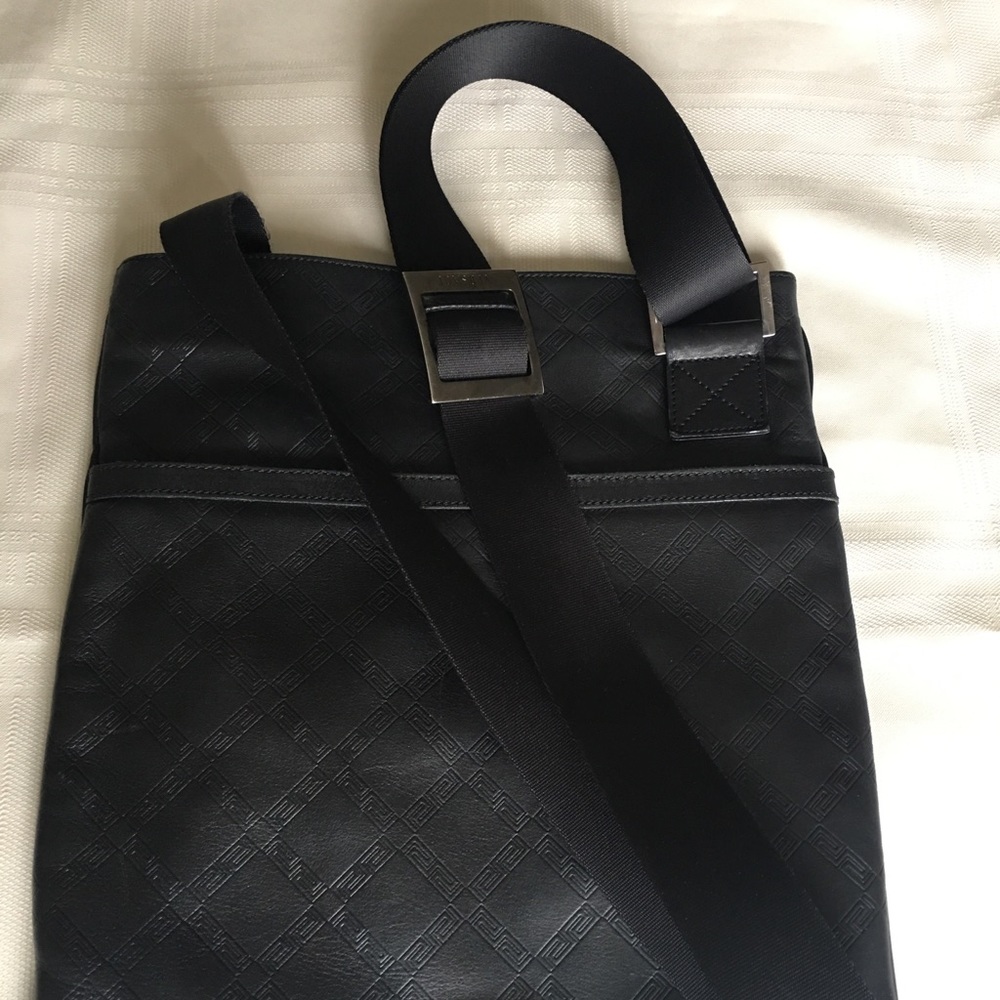 ❤️Versace sling bag w/ dustbag & authenticity card